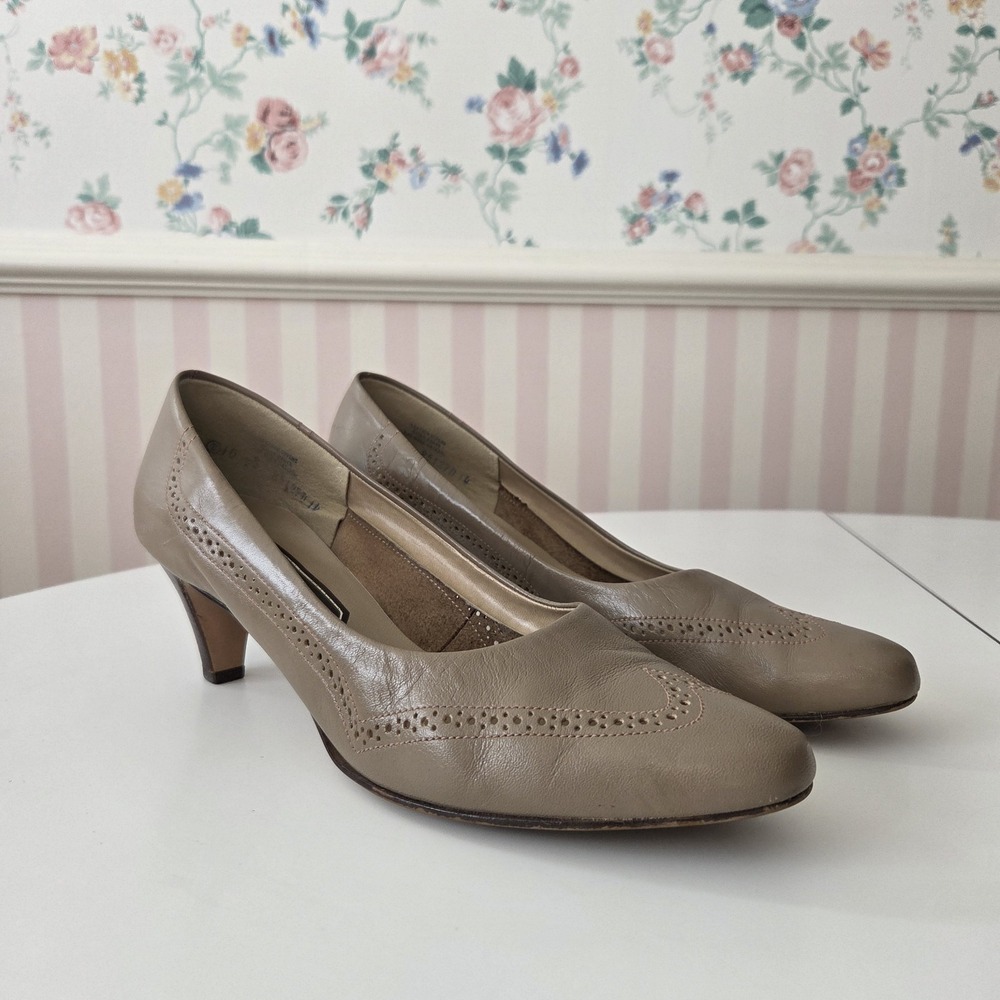 Vtg 80s 90s Garbo Women's 10D Heels Pumps Beige Pointed Toe Shoes Retro Career